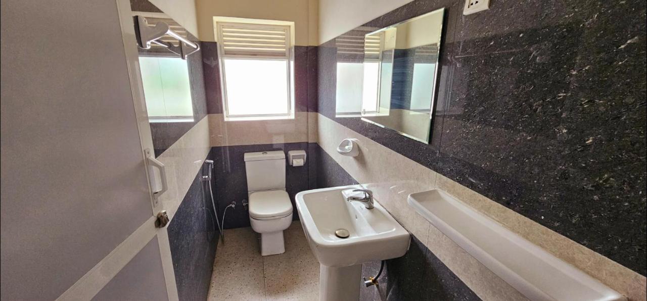 The Lion Pub & Hotel Dehiwala-Mount Lavinia Luaran gambar