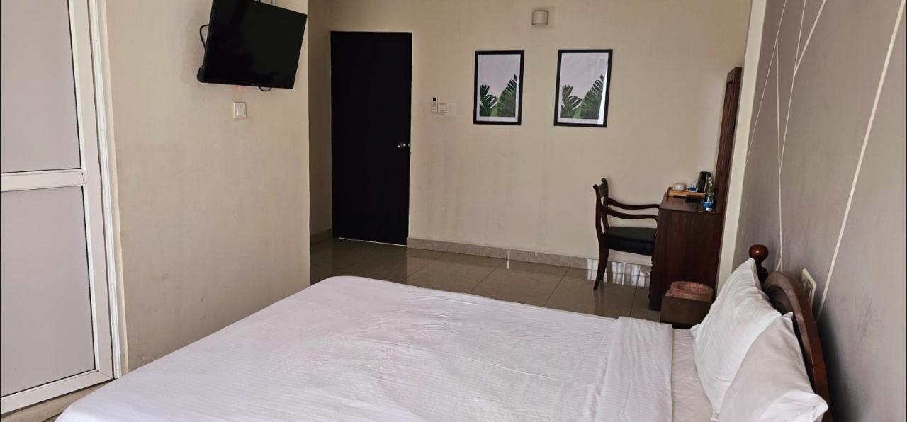 The Lion Pub & Hotel Dehiwala-Mount Lavinia Luaran gambar